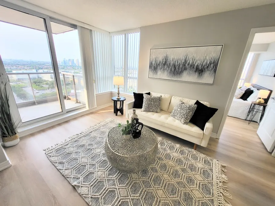 Professionally staged interior by Karol's Decor, portfolio image 16