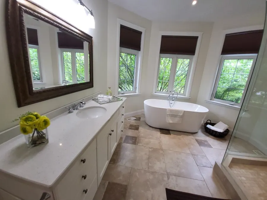 Professionally staged interior by Karol's Decor, portfolio image 17