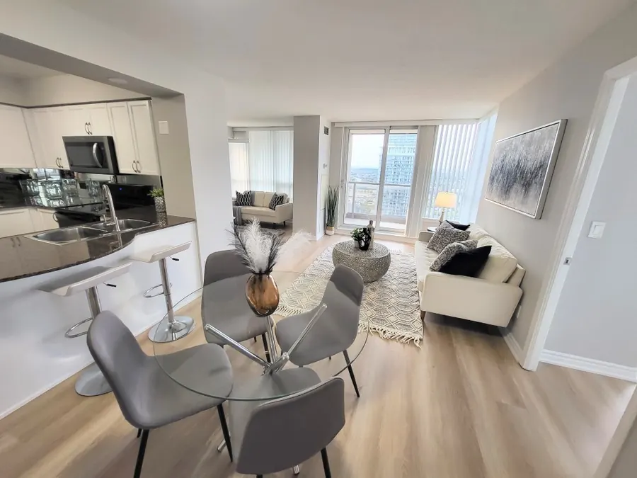 Professionally staged interior by Karol's Decor, portfolio image 19