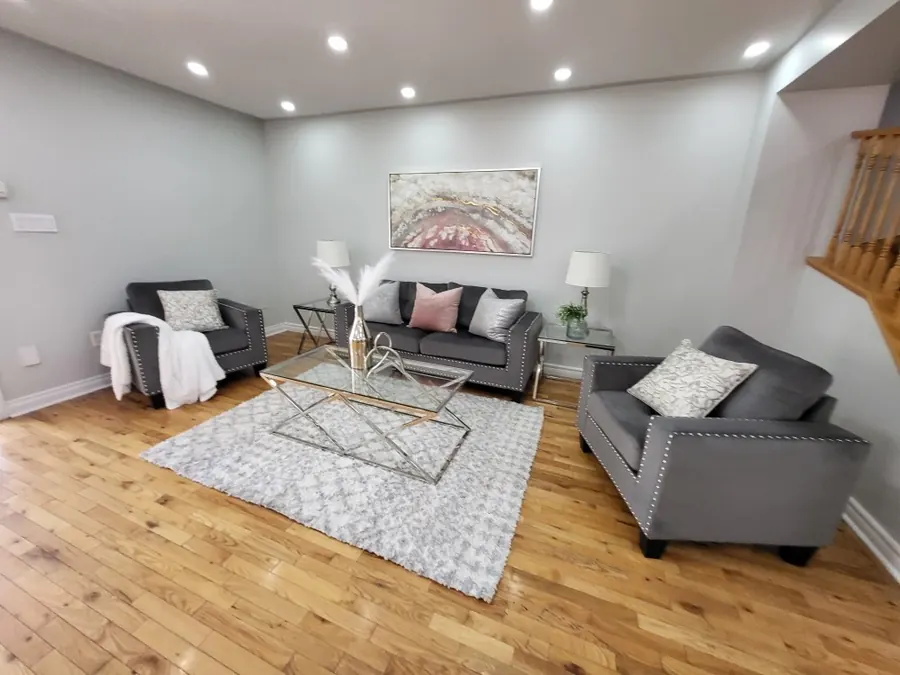 Professionally staged interior by Karol's Decor, portfolio image 23