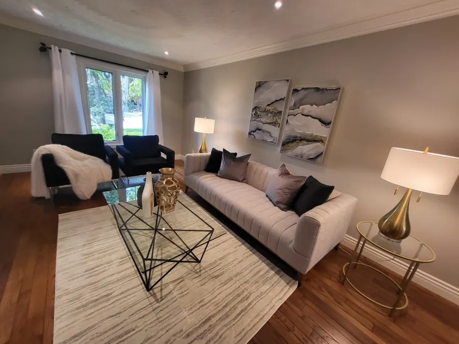 Professionally staged interior by Karol's Decor, portfolio image 26