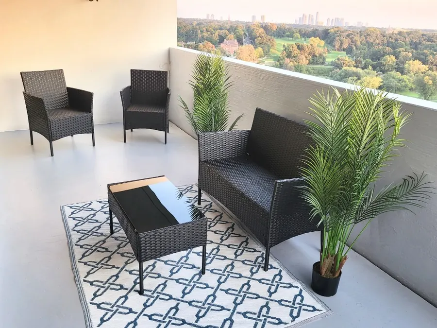 Professionally staged interior by Karol's Decor, portfolio image 27