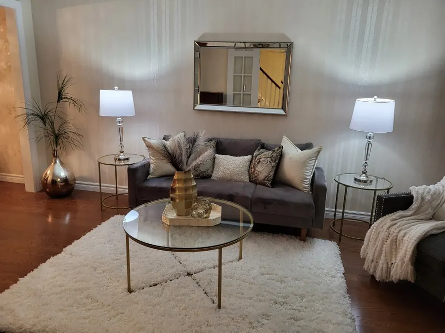 Professionally staged interior by Karol's Decor, portfolio image 28