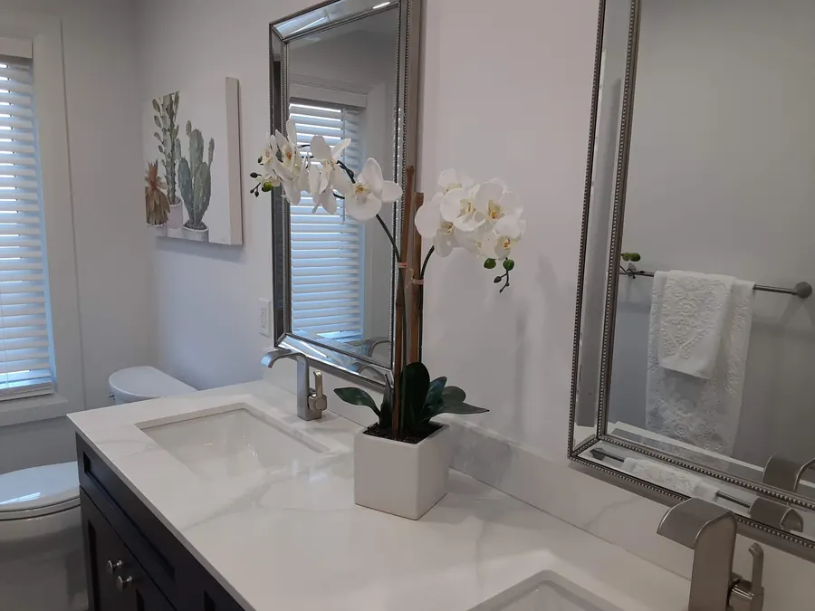 Professionally staged interior by Karol's Decor, portfolio image 5