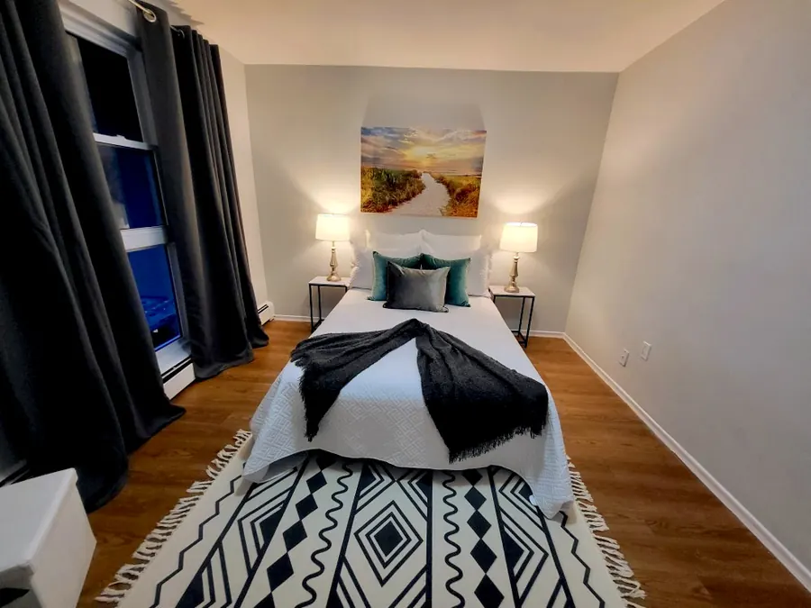 Professionally staged interior by Karol's Decor, portfolio image 6