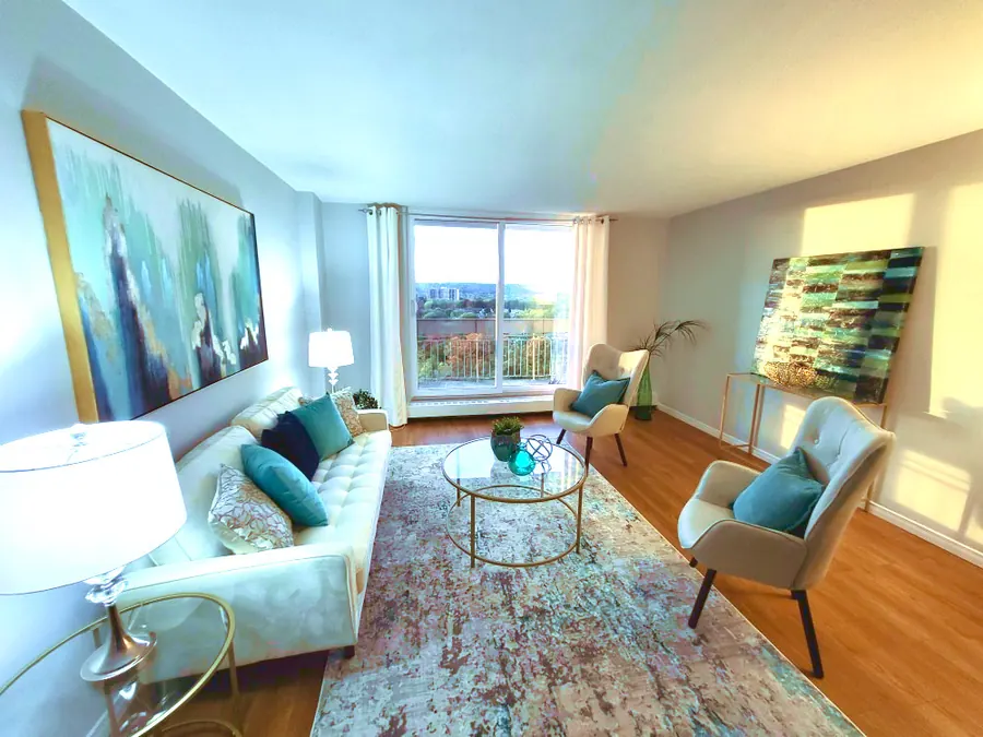 Professionally staged interior by Karol's Decor, portfolio image 7